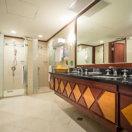 Formosan Naruwan Hotel Taitung Exterior photo A bathroom in a hotel